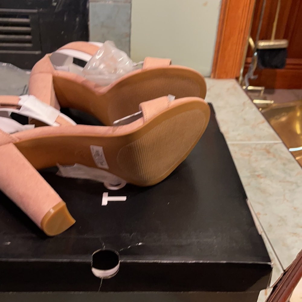 Brand new wide width beige tapered  heels - Picture 4 of 5
